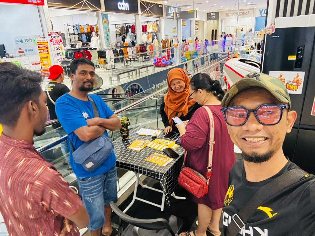 Pasukan Khind RTO melayan pelanggan di roadshow pusat beli-belah